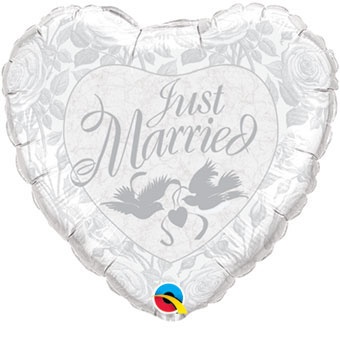 18" Just Married Heart